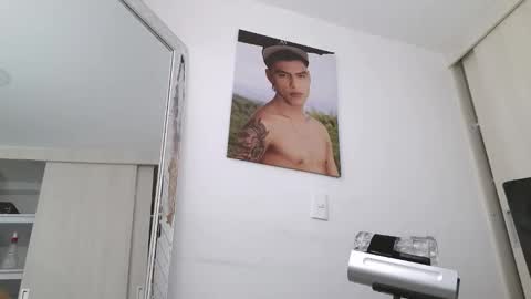 Snapshot of russell_adams_ chatting on February 13, 2026, 7:54 pm R U S S E L L online show from February 13, 2026, 7:54 pm