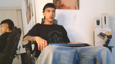 Snapshot of russell_adams_ chatting on March 2, 2026, 3:41 am R U S S E L L online show from March 2, 2026, 3:41 am