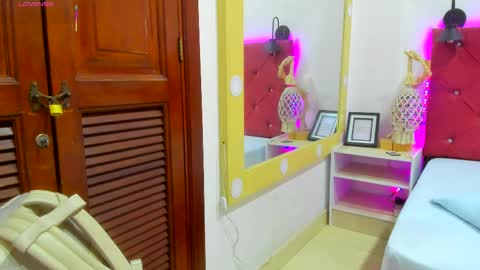 Snapshot of ruth_harvey chatting on October 14, 2025, 12:50 pm Ruth online show from October 14, 2025, 12:50 pm