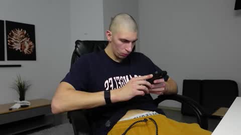 Snapshot of ryan_dozer chatting on October 30, 2025, 8:16 am RYAN DOZER online show from October 30, 2025, 8:16 am