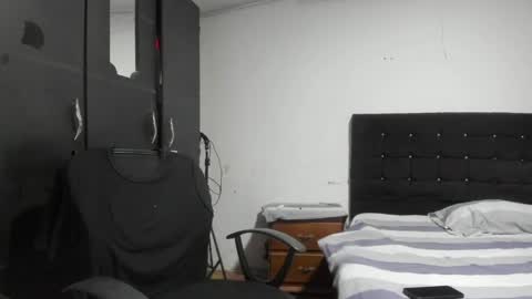 ryan_xc1 online show from April 14, 2026, 3:45 am