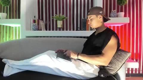 Ryan online show from September 29, 2025, 3:44 am