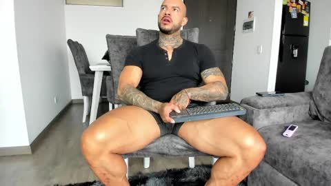 Snapshot of ryanjhonston chatting on April 23, 2026, 12:29 pm Ryan online show from April 23, 2026, 12:29 pm