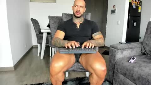 Snapshot of ryanjhonston chatting on April 25, 2026, 12:52 pm Ryan online show from April 25, 2026, 12:52 pm
