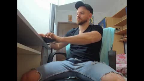 Ryanstone  online show from December 19, 2025, 5:36 am