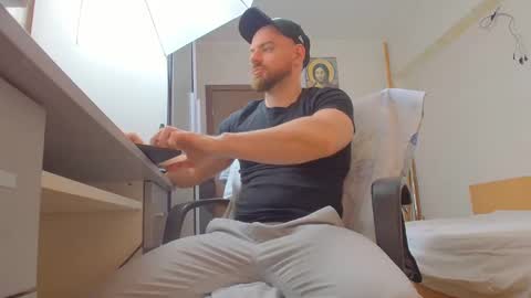 Ryanstone  online show from April 1, 2026, 4:35 am