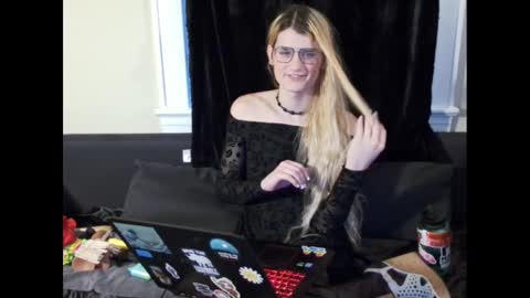 Ryn Michele online show from December 18, 2024, 12:29 pm