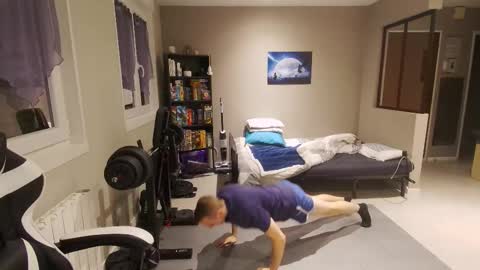 Snapshot of ryukukamifr chatting on February 3, 2026, 6:13 pm Ryuk FR online show from February 3, 2026, 6:13 pm