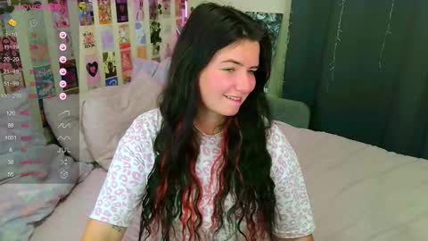 Snapshot of s_katekisa_ss chatting on November 4, 2025, 10:53 pm Kate online show from November 4, 2025, 10:53 pm