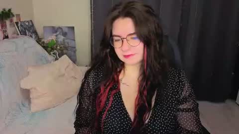 Snapshot of s_katekisa_ss chatting on June 19, 2026, 7:28 pm Kate online show from June 19, 2026, 7:28 pm
