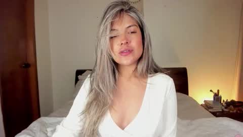 Leslie Beltrn online show from September 25, 2025, 3:21 am