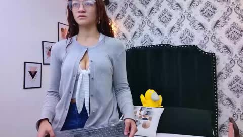 Saara Brown online show from November 12, 2025, 12:05 pm