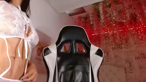 Snapshot of saara_martin chatting on March 5, 2026, 12:23 pm 1 online show from March 5, 2026, 12:23 pm