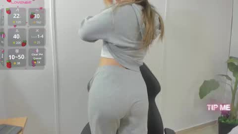 saaya_tay online show from September 23, 2025, 3:09 am