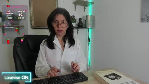 sabinadeluxe_cg online show from October 11, 2025, 1:42 pm