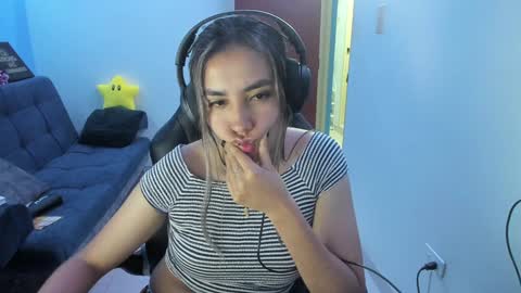 Snapshot of sabrina_chester_02 chatting on December 6, 2024, 3:52 am Angie online show from December 6, 2024, 3:52 am