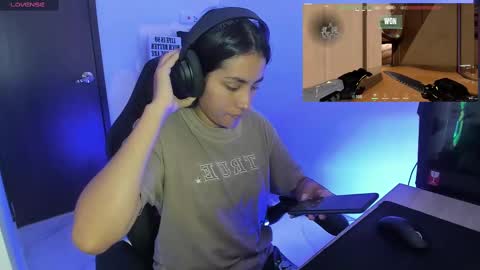 Snapshot of sabrina_chester_02 chatting on September 25, 2025, 4:43 pm Angie online show from September 25, 2025, 4:43 pm