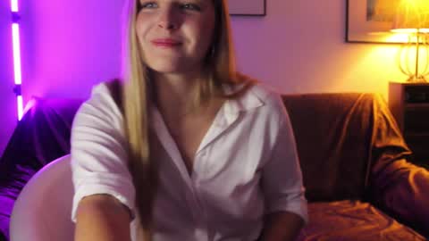 Sabrina  online show from September 23, 2025, 12:24 am