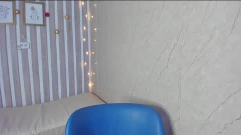 mariana  online show from December 19, 2024, 8:55 pm