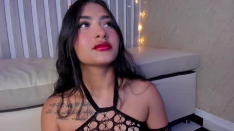 mariana  online show from February 4, 2025, 9:41 pm