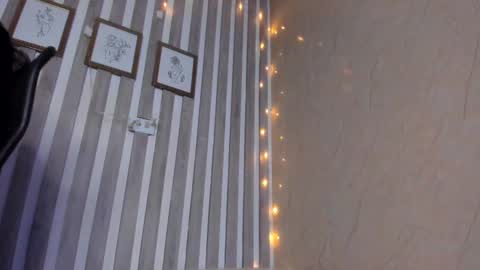 mariana  online show from March 12, 2025, 11:33 pm