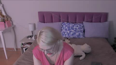 Sabrina MacMarren online show from January 17, 2025, 2:18 pm