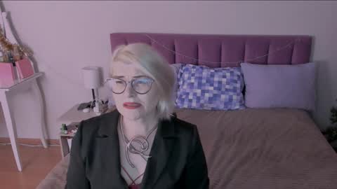Sabrina MacMarren online show from January 17, 2025, 5:19 pm