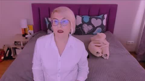 Sabrina MacMarren online show from October 5, 2025, 12:25 pm