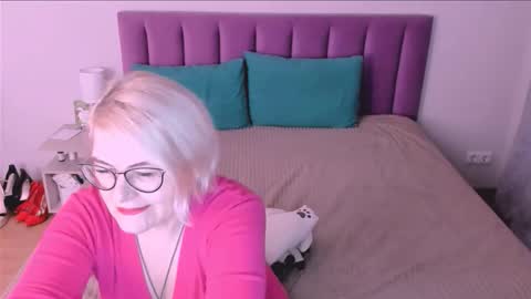 Sabrina MacMarren online show from November 1, 2025, 2:52 pm