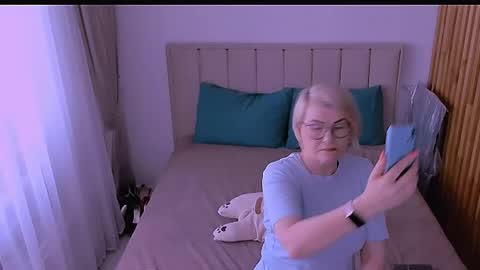 Sabrina MacMarren online show from April 27, 2026, 10:24 am