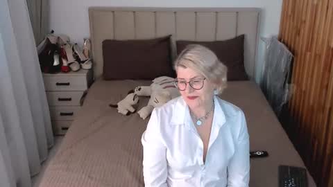 Snapshot of sabrinamacmarren chatting on July 3, 2026, 6:47 pm Sabrina MacMarren online show from July 3, 2026, 6:47 pm