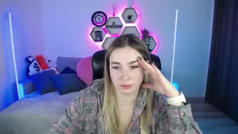 Sabrina Violet online show from September 12, 2025, 8:03 am