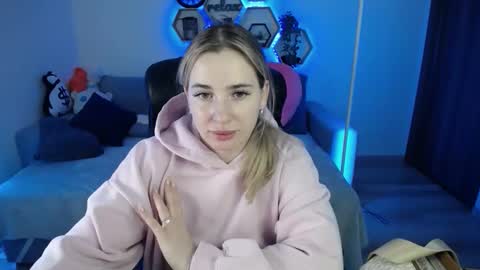 Sabrina Violet online show from November 9, 2025, 9:07 am