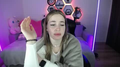 Sabrina Violet online show from April 16, 2026, 8:04 am