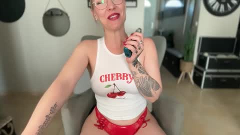 sacha__xx online show from April 7, 2026, 1:44 pm