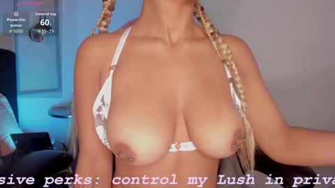 Sophie online show from October 21, 2025, 4:57 am