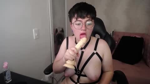 Snapshot of safyka chatting on March 11, 2025, 11:37 pm SAFYKA online show from March 11, 2025, 11:37 pm