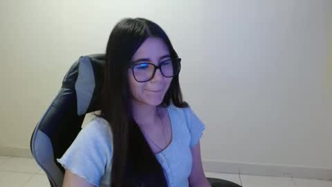 Sahaliefox  online show from November 21, 2025, 9:57 pm