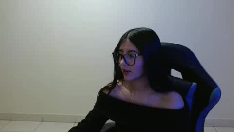 Sahaliefox  online show from May 27, 2026, 9:23 pm