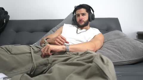 saimon  online show from February 9, 2026, 5:06 pm