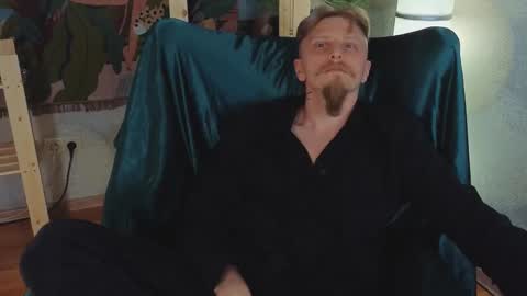 Snapshot of saint__vicious chatting on March 11, 2025, 8:09 pm saint__vicious online show from March 11, 2025, 8:09 pm