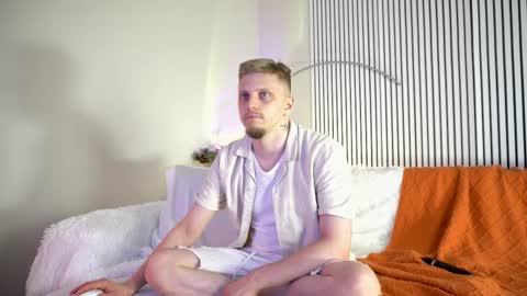 Snapshot of saint__vicious chatting on September 13, 2025, 8:08 pm saint__vicious online show from September 13, 2025, 8:08 pm