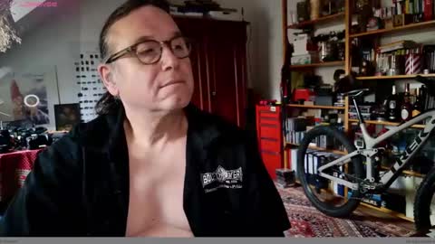 Snapshot of saint_beauvais chatting on January 24, 2025, 11:04 am saint_beauvais online show from January 24, 2025, 11:04 am