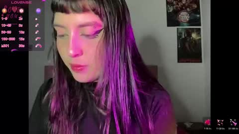 Luna  online show from March 28, 2026, 11:48 pm