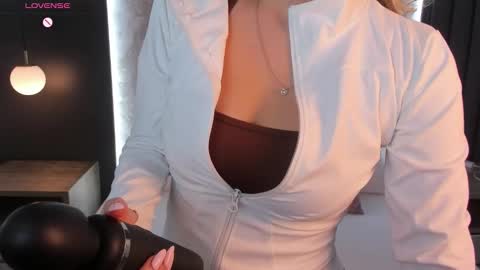 S A L I H A online show from November 5, 2025, 2:44 am