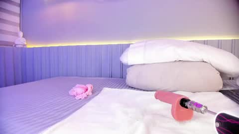 S A L L Y  online show from April 18, 2026, 11:14 am