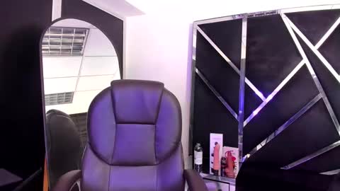 salmaportman_ online show from October 21, 2025, 3:29 am