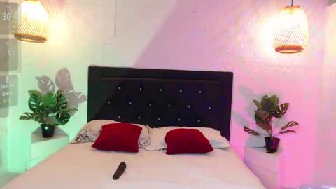 Snapshot of salome__lopez_ chatting on December 16, 2024, 5:00 pm SALOME online show from December 16, 2024, 5:00 pm