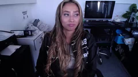 Snapshot of salome_drasin chatting on February 28, 2026, 12:17 pm salome_drasin online show from February 28, 2026, 12:17 pm