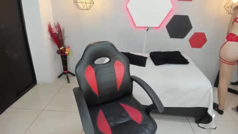 martina online show from February 9, 2025, 3:53 am